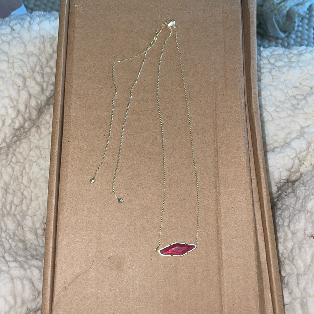 Kendra Scott necklace